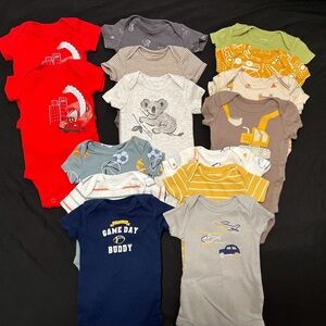 BUNDLE OF SHORT SLEEVE ONESIES